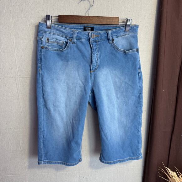 Jones New York Signature Size 8 Blue Denim Bermuda Shorts Casual Wear - Picture 2 of 10